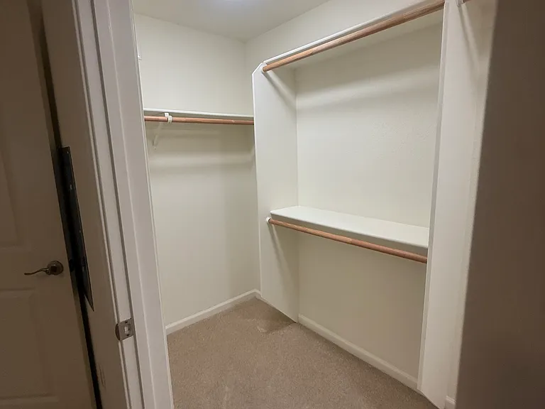 Diamond Creek Condominiums/ Apartments — Photo 15