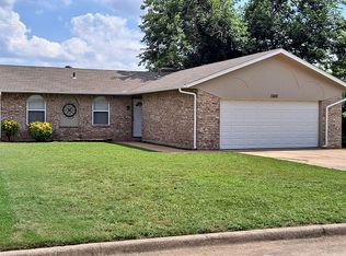 1028 Larkspur Rd, Moore, OK 73160