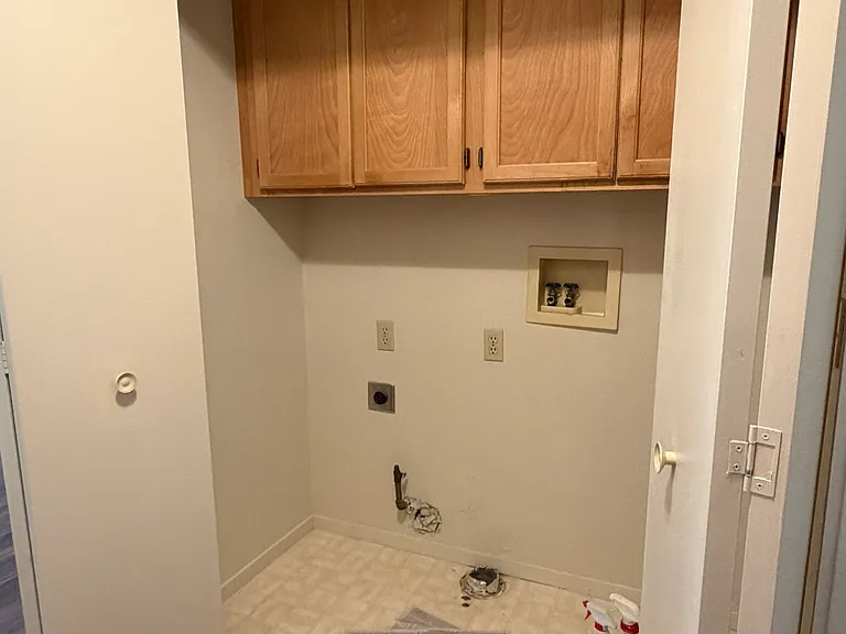 100 Cornell St — Photo 11