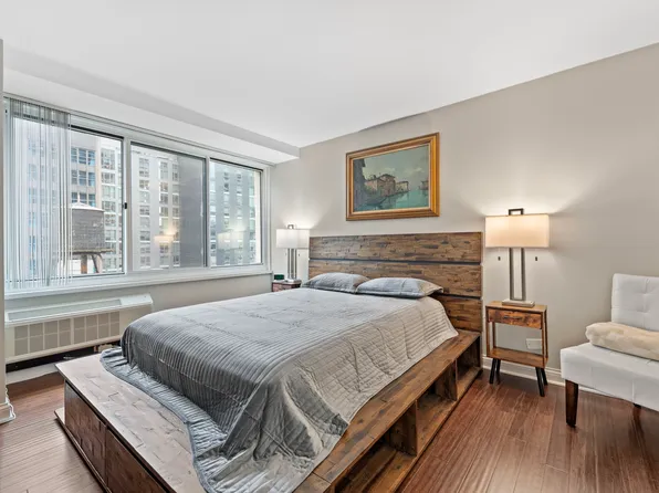 211 E Ohio St APT 1401, Chicago, IL 60611