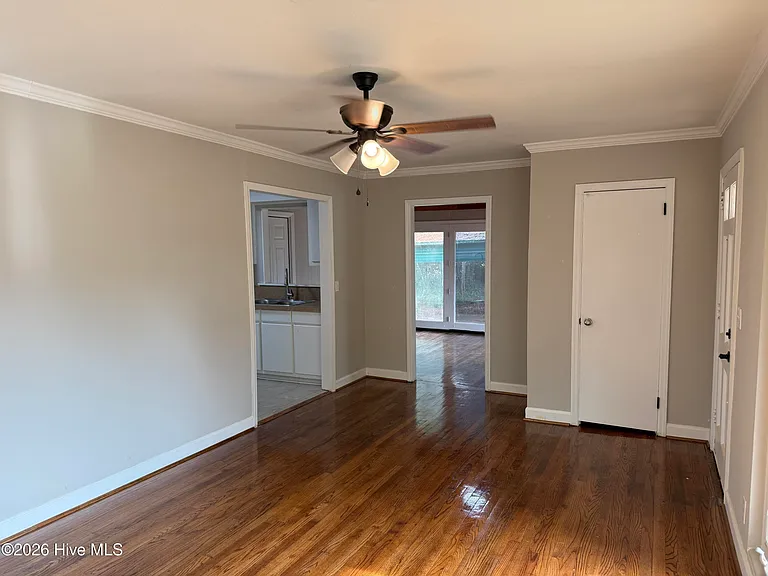 226 Sherwood Dr — Photo 3