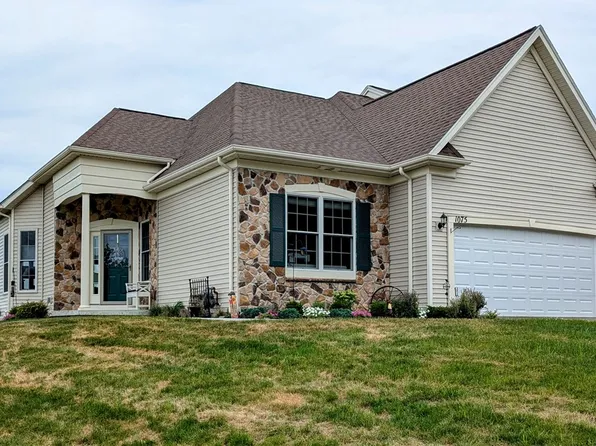 1075 Chapelhill Dr, Victor, NY 14564