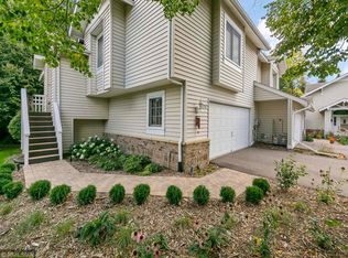 6930 Lake Ter E, Woodbury, MN 55125