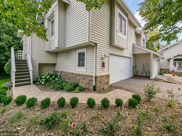 6930 Lake Ter E, Woodbury, MN 55125