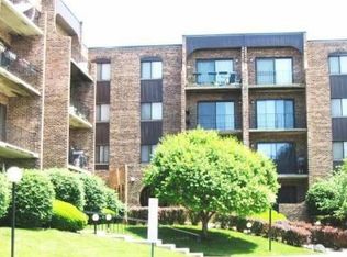 601 Huntington APT 315, Mount Prospect, IL 60056