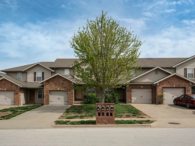 Oakwood Heights Townhomes — Photo 150