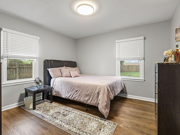 4th image of 379 Sheridan Dr