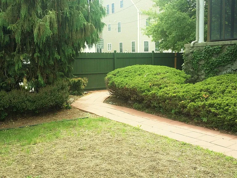 30 Lyman St #B — Photo 24