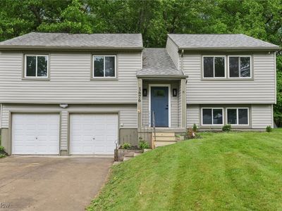 1676 Eisenhower Dr, Brunswick, OH, 44212