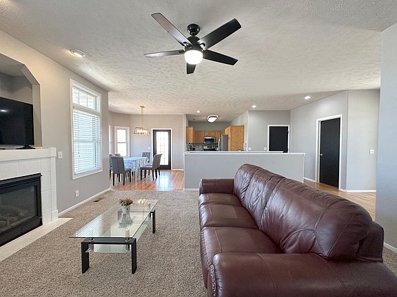 3rd image of 1930 Breckenridge Dr