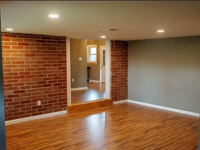 1602 W Crockett St — Photo 3
