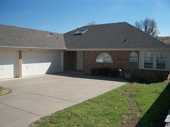 2nd image of 8412 Golf Club Cir