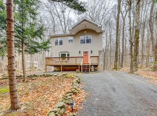 107 Oswayo Dr, Pocono Lake, PA