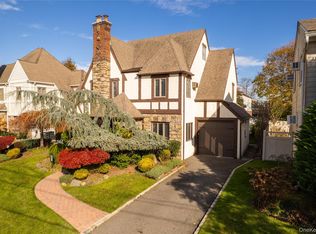 99 Durland Rd, Lynbrook, NY 11563