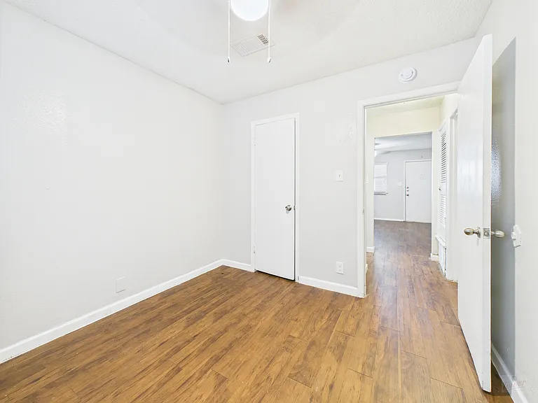 2401 Manor Rd #136 — Photo 8