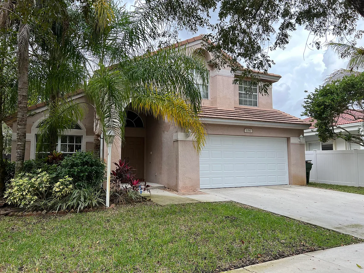 Building Photo - 1350 NW 143rd Ave
