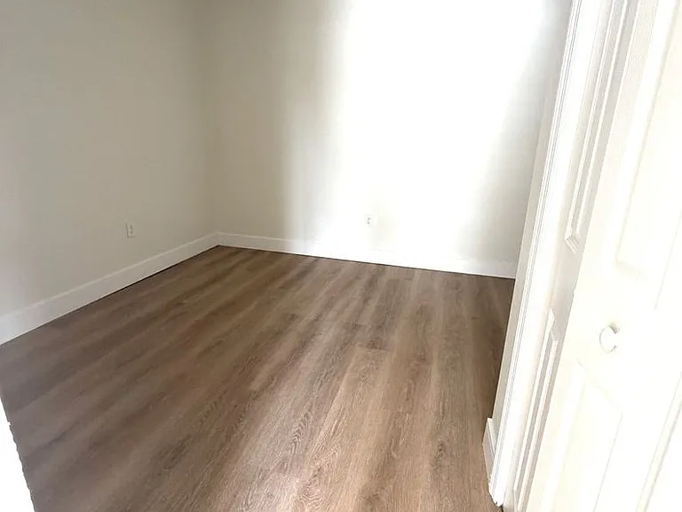 11-19 W Eagle Ave — Photo 5
