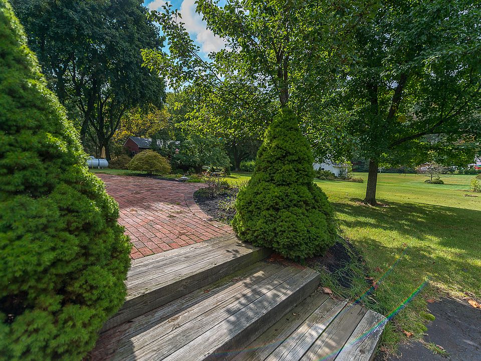 2nd image of 1259 River Rd