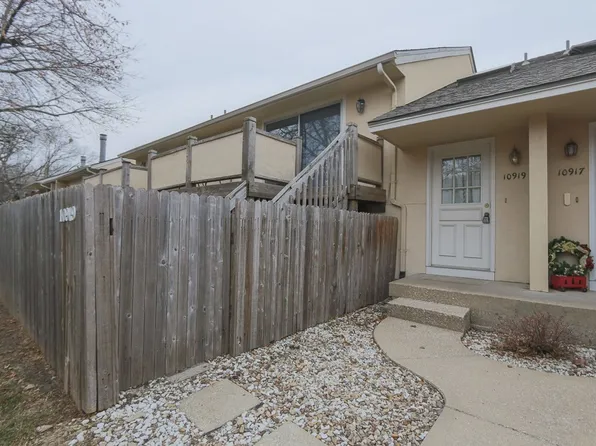 10919 Gillette St, Overland Park, KS 66210