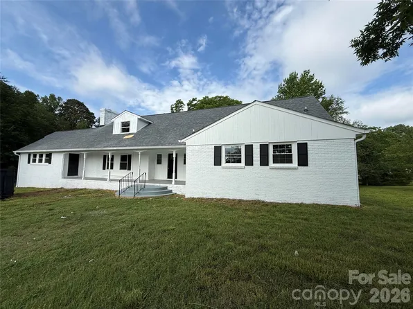 2705 Robinson Rd, Newton, NC 28658