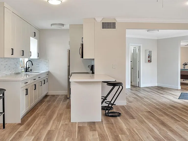5700 NE 22nd Way #323 — Photo 4