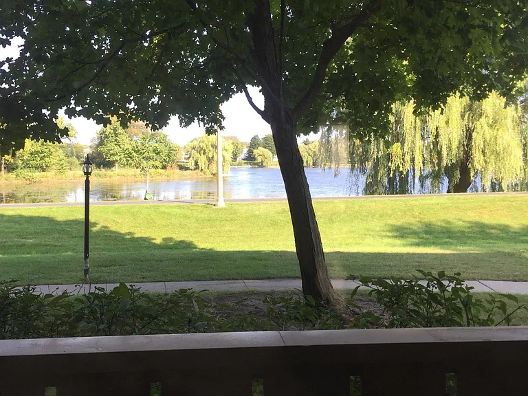2 Parkside Ct — Photo 8