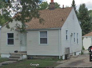19749 Kenosha St, Harper Woods, MI 48225