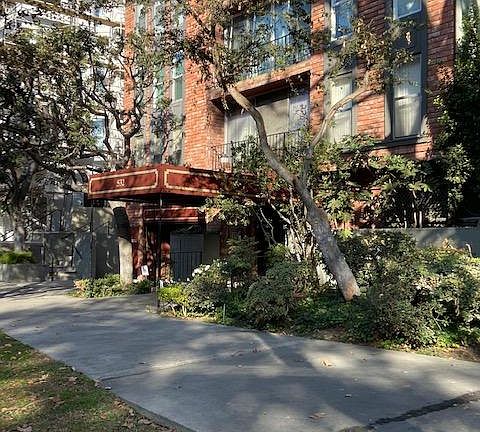 2nd image of 532 N Rossmore Ave APT 204