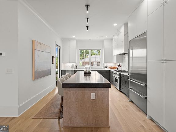 3rd image of 3667 Peachtree Rd NE #1