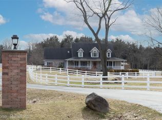 1077 Holden Ave, Milford, MI 48381