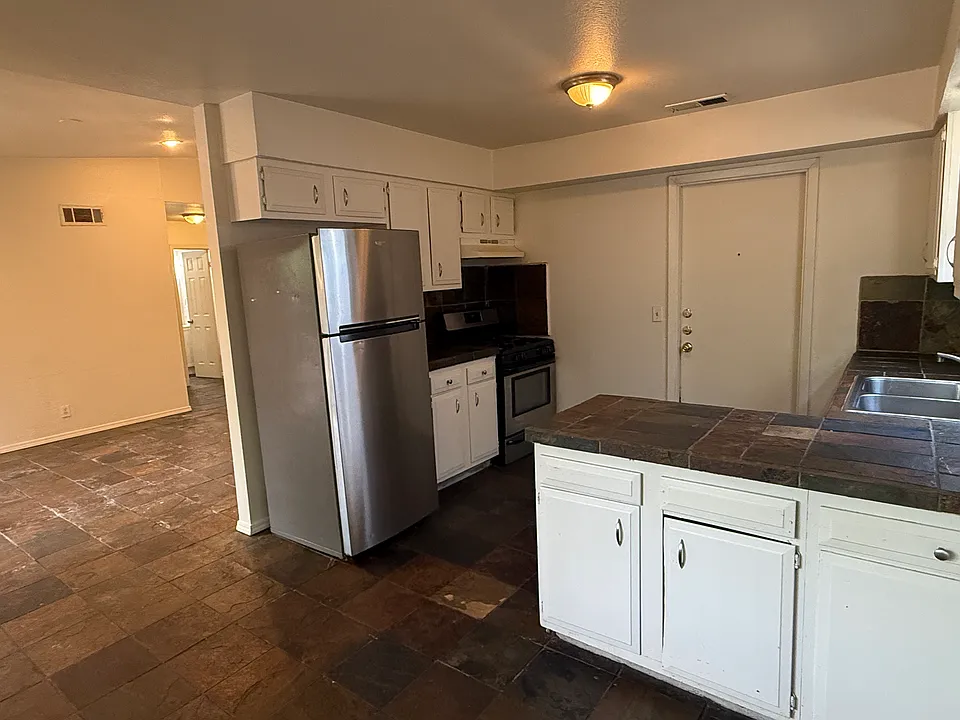 2412 Village Walk