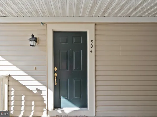 12237 Fairfield House Dr APT 304A, Fairfax, VA 22033