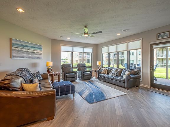 4th image of 455 240th Ave #105