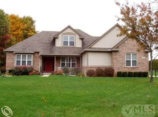2301 Elkridge Cir, Highland, MI 48356
