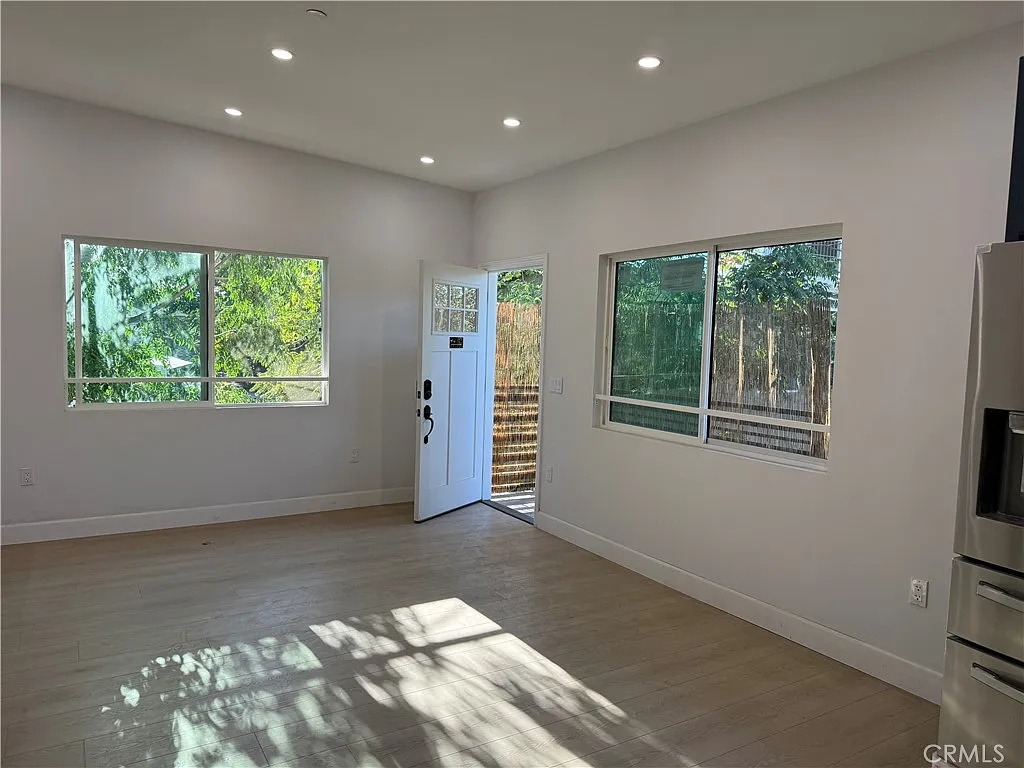 2 bed, 866 sqft, $2,700 — Photo 4