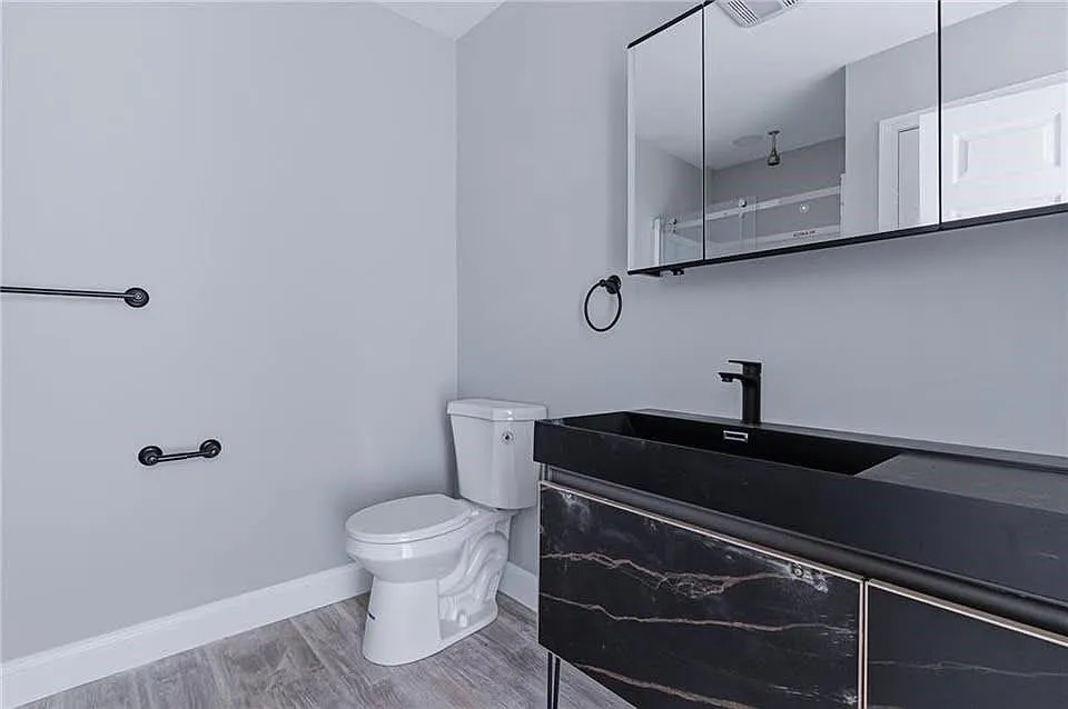 387 Broad St — Photo 4