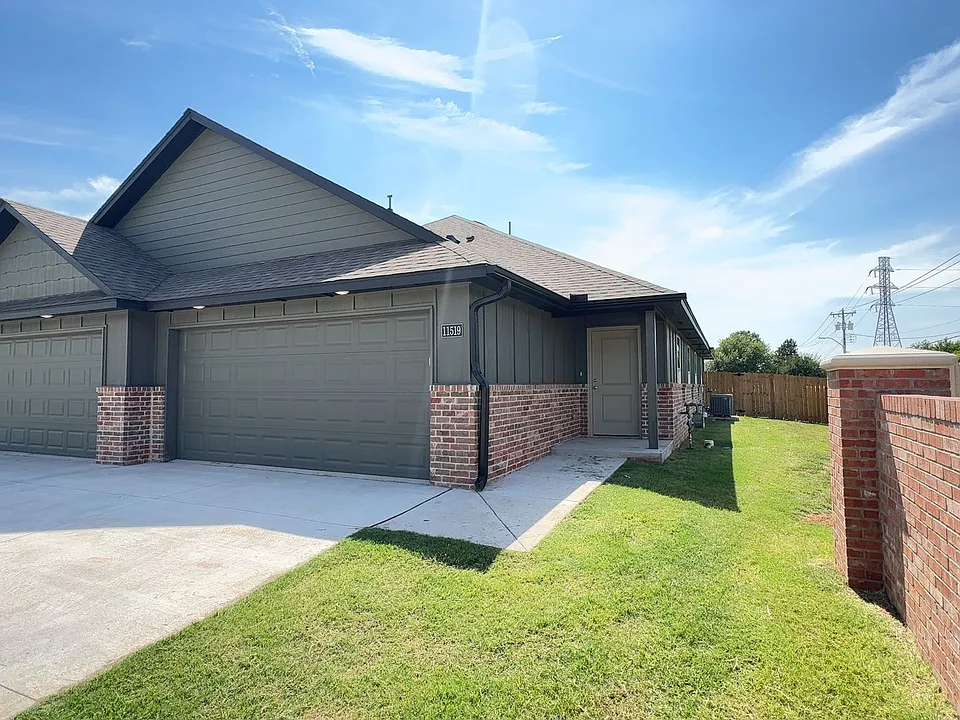 11519 University Dr