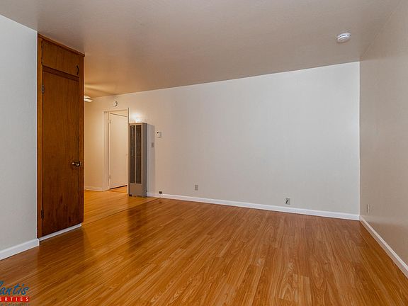 4th image of 694 Grand Coulee Ave APT 3