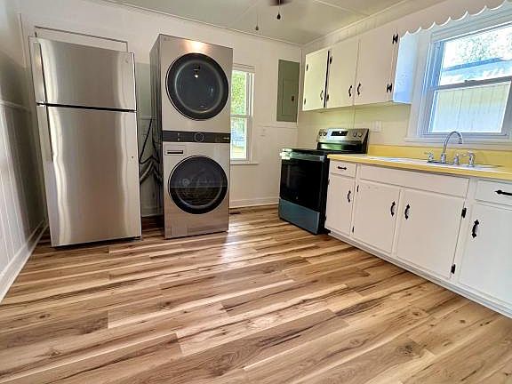 3rd image of 404 13th Ave S #A