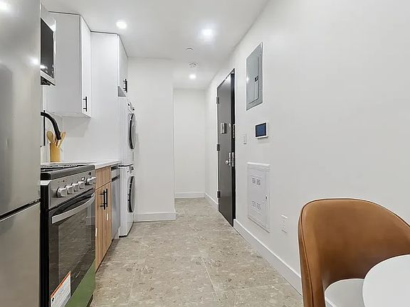 5th image of 176 Rivington St APT 4