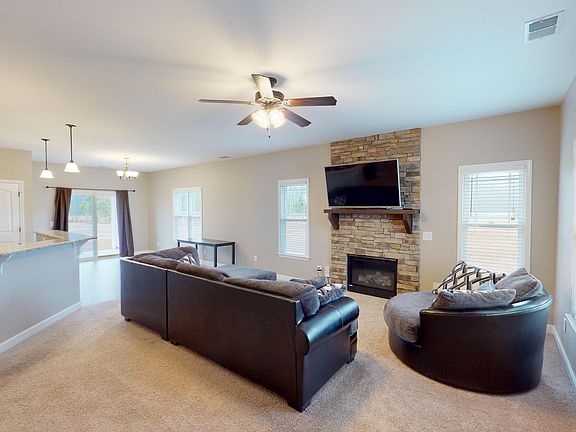 4th image of 303 Cottage Farm Dr