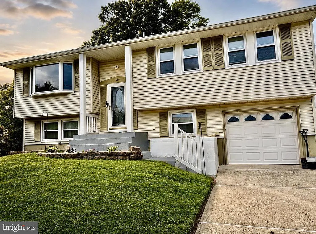 4 bed, 2370 sqft, $4,200 — Photo 1
