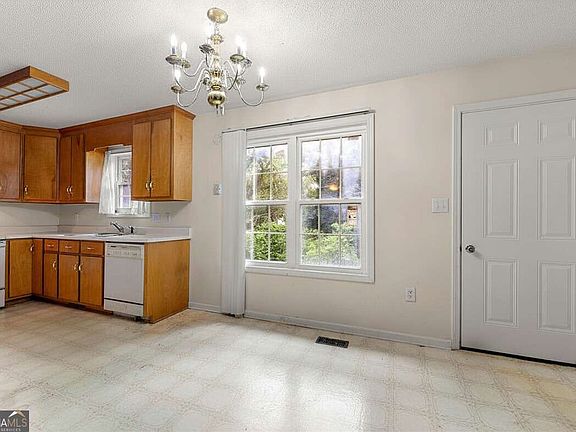 5th image of 1480 E Broad St