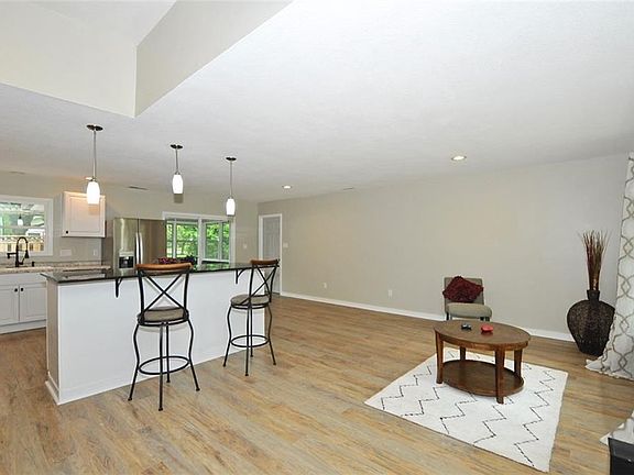 4th image of 4638 Bluffwood Dr N