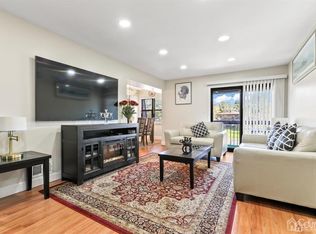 2032 Old Stone Mill Dr, Cranbury, NJ 08512