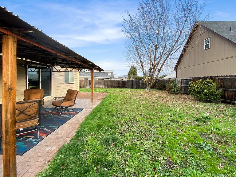 1302 Ross Ln N — Photo 35