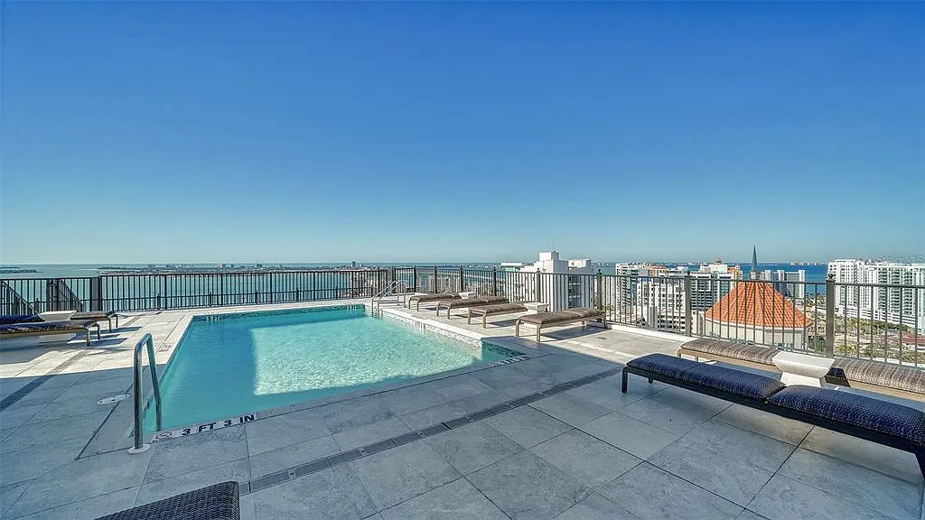 2 bed, 2.0 bath, 1122 sqft, $5,500 — Photo 2