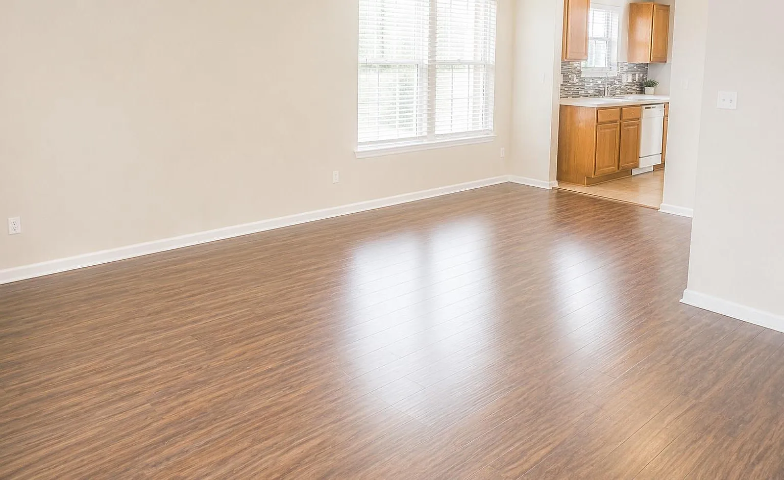 3 bed, 3.0 bath, 1382 sqft, $1,475 — Photo 2