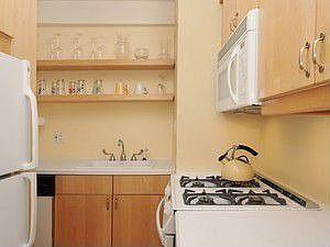 3rd image of 51 5th Ave APT 16F