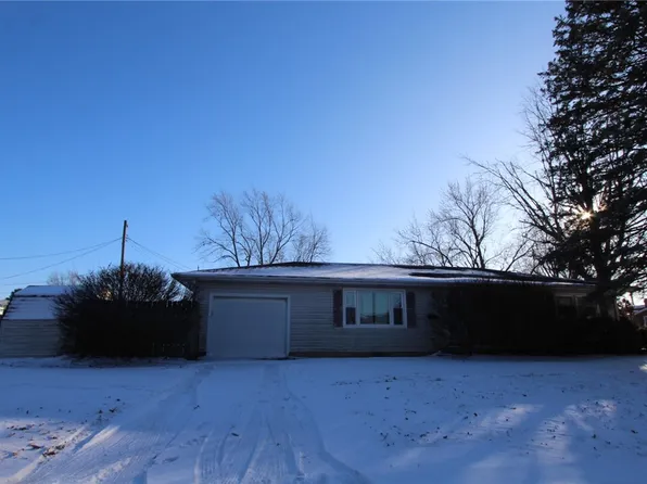 2921 Garfield Ave, Mattoon, IL 61938